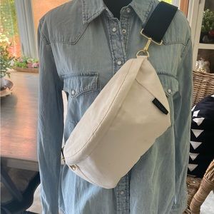 Canvelle Fanny pack original size.